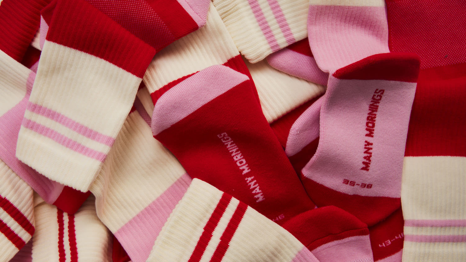 Many Mornings - skarpetki sportowe - RED ROMANCE